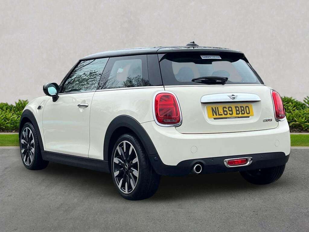 Mini Hatch 1.5 Cooper Exclusive Hatchback E NL69BBO White #2