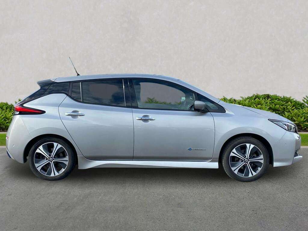 Nissan Leaf 110Kw Tekna 40Kwh YY18JYS Silver #3