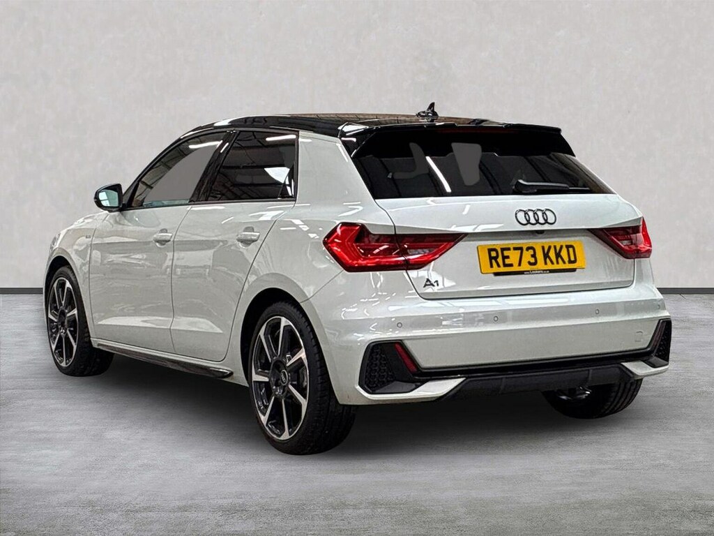 Audi A1 1.5 Tfsi 35 Black Edition Sportback S T RE73KKD Silver #2