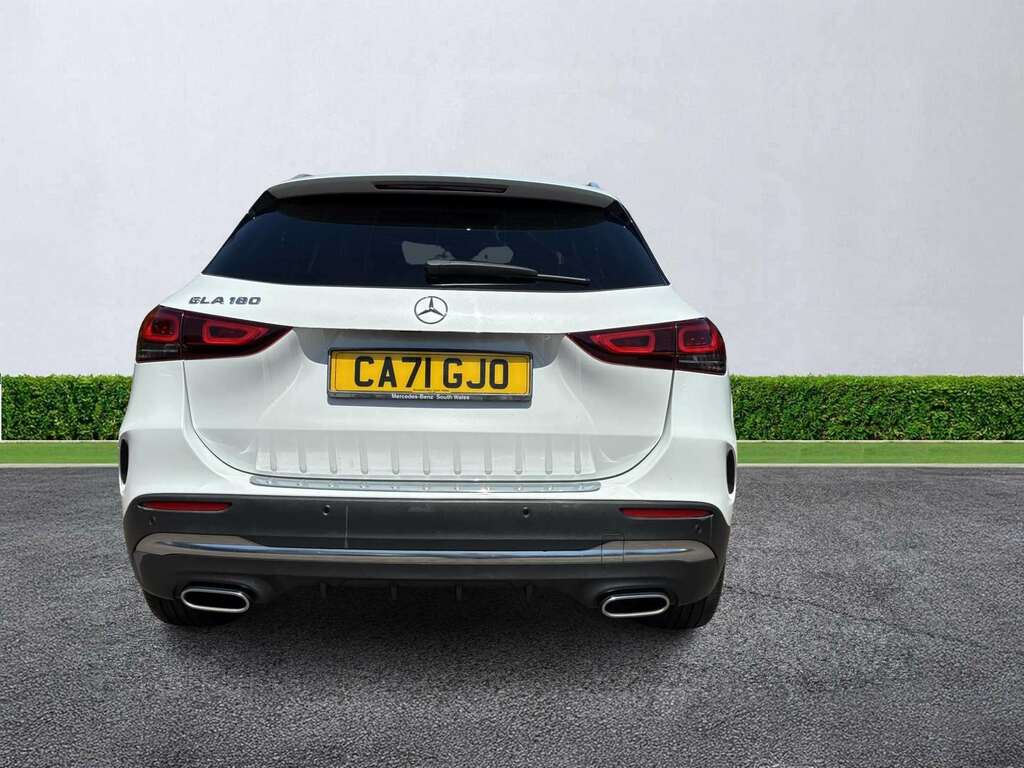 Mercedes-Benz GLA Class Gla 180 Amg Line Premium CA71GJO White #4