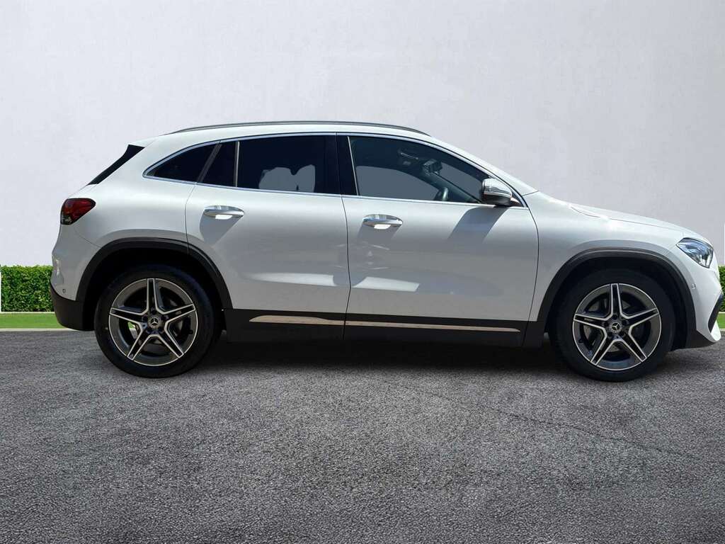 Mercedes-Benz GLA Class Gla 180 Amg Line Premium CA71GJO White #3