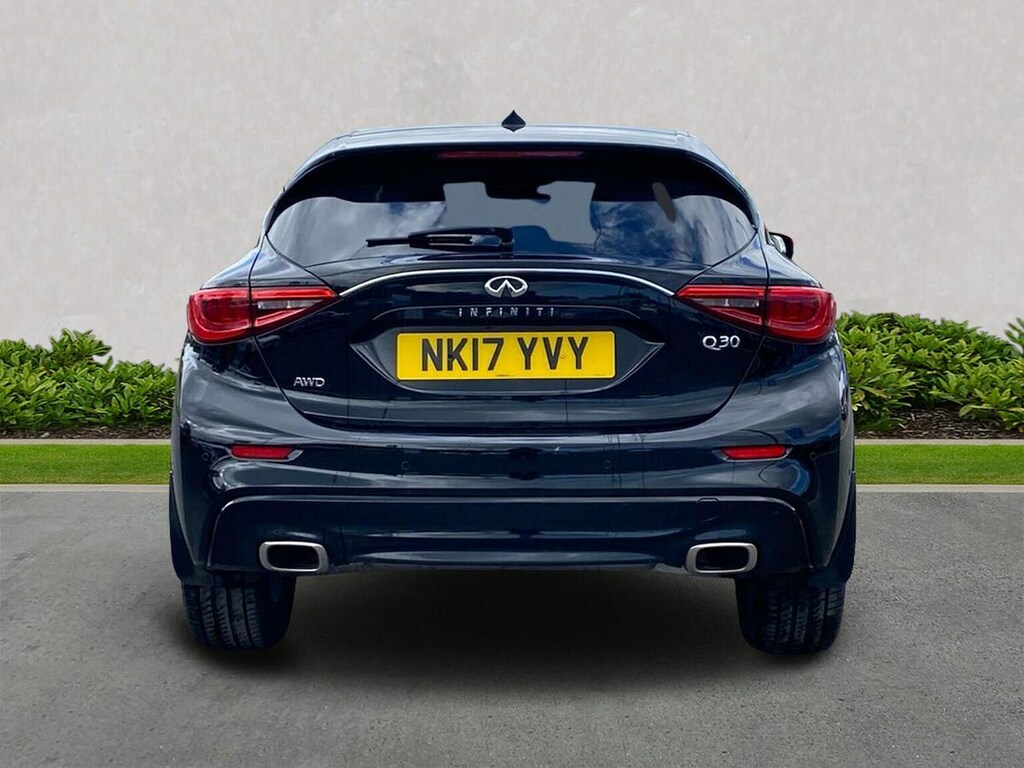 Infiniti Q30 2.2D Premium Dct Awd NK17YVY Black #4