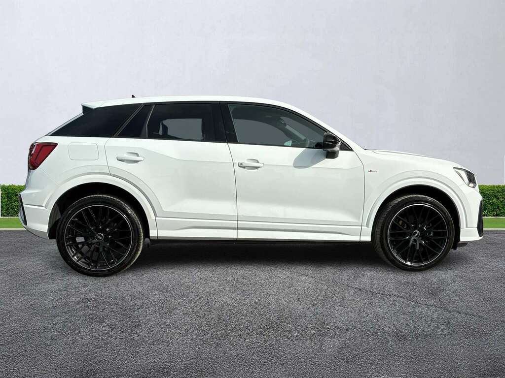 Audi Q2 1.5 Tfsi Cod 35 Black Edition Suv S Tro SN74ZUC White #3