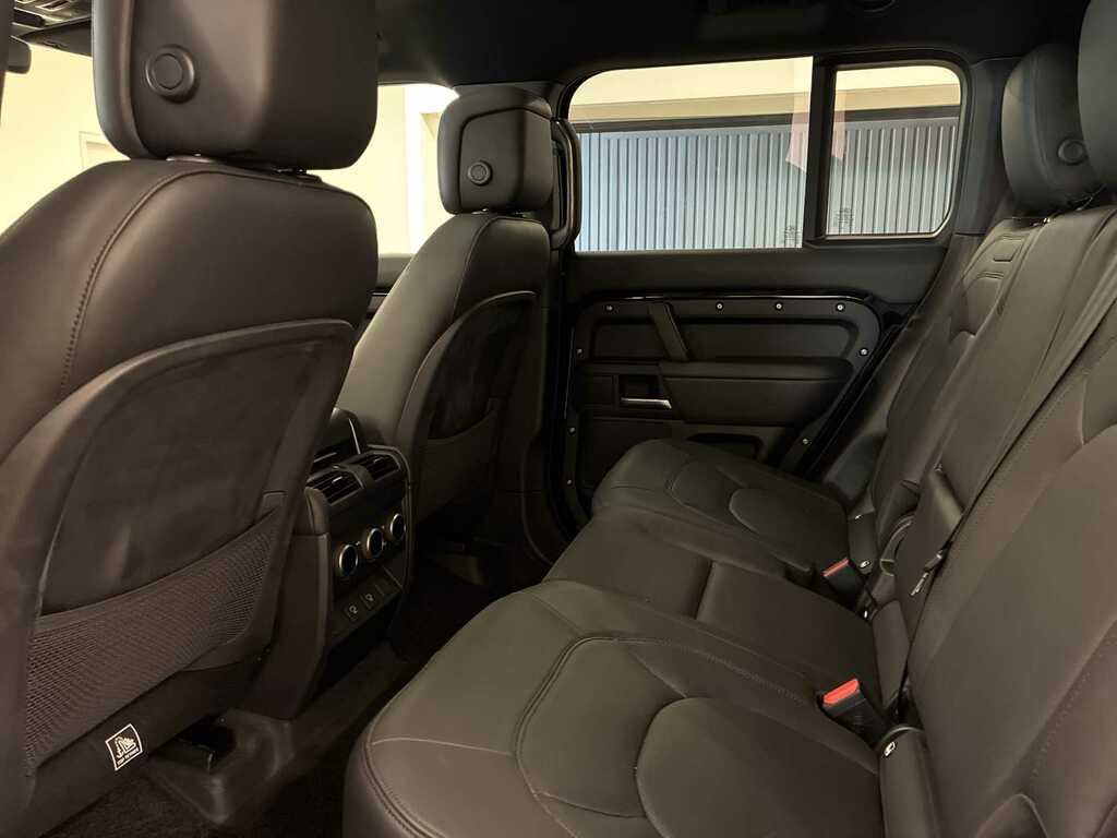 Land Rover Defender 130 3.0 D350 X-dynamic Hse 130 Black #4