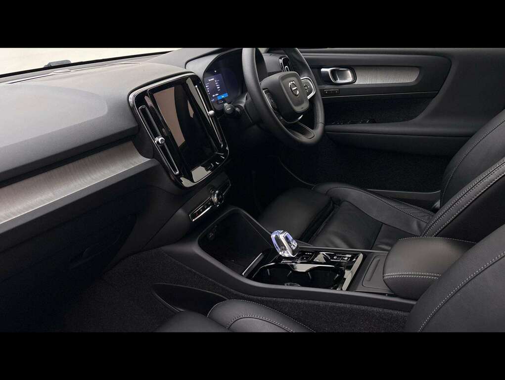 Volvo XC40 2.0 B3p Plus Dark CJ23UVP Black #3