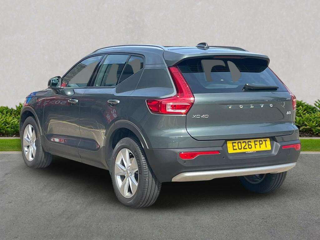 Volvo XC40 2.0 B3p Core EO26FPT Green #2