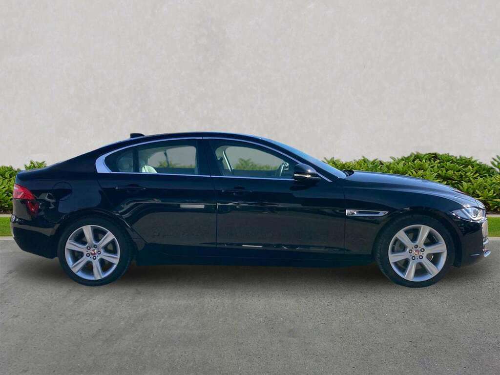 Jaguar XE 2.0 Ingenium Portfolio DH19FWV Black #3