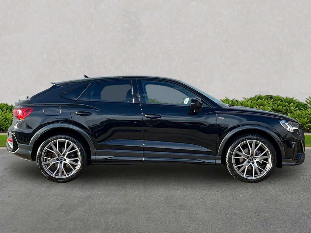 Audi Q3 1.5 Tfsi Cod 35 Black Edition Sportback SD25UUV Black #3