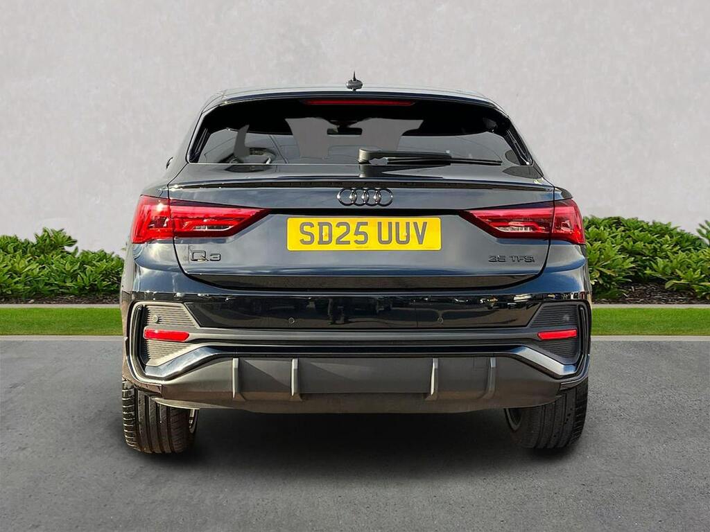 Audi Q3 1.5 Tfsi Cod 35 Black Edition Sportback SD25UUV Black #4