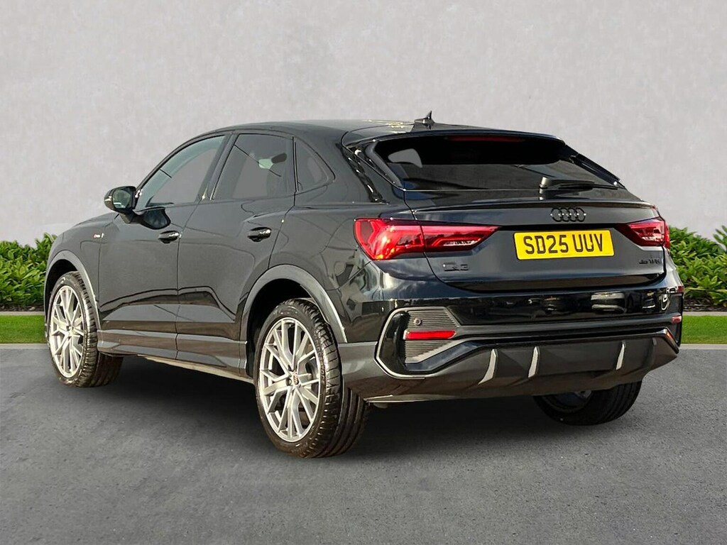 Audi Q3 1.5 Tfsi Cod 35 Black Edition Sportback SD25UUV Black #2