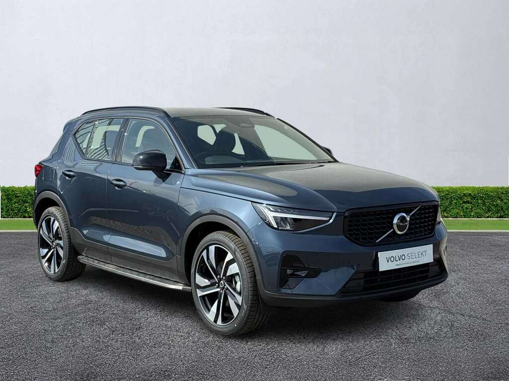 Volvo XC40 2.0 B4p Plus Dark Blue