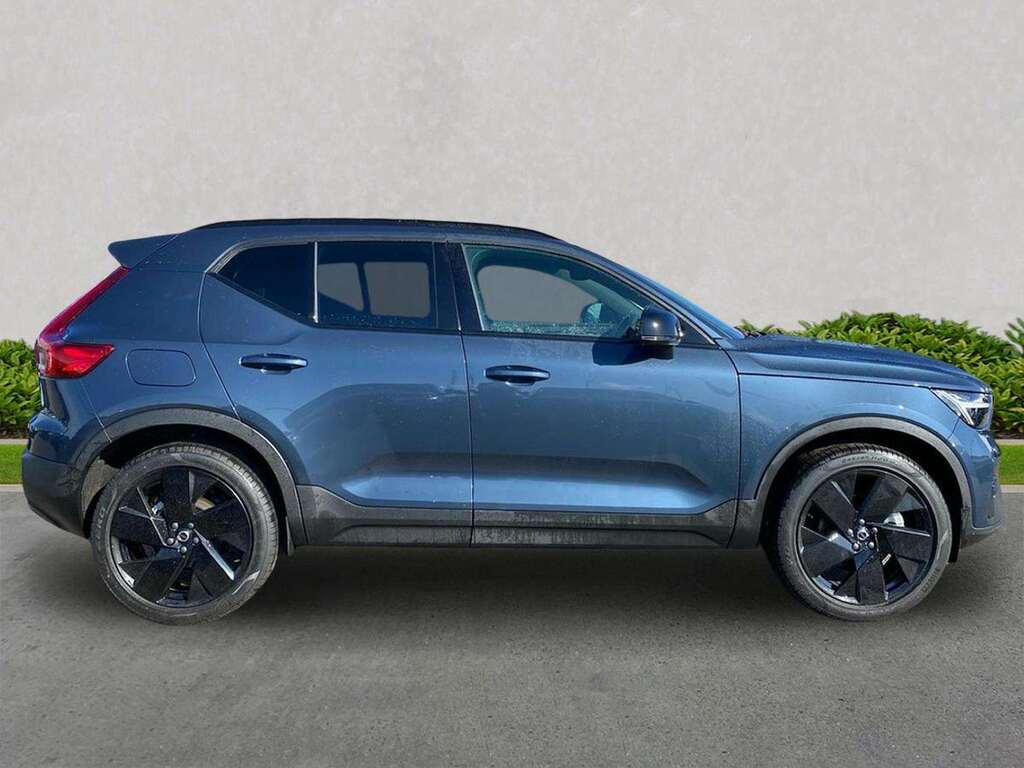 Volvo XC40 2.0 B3p Plus Black Edition SG26MYJ Blue #3