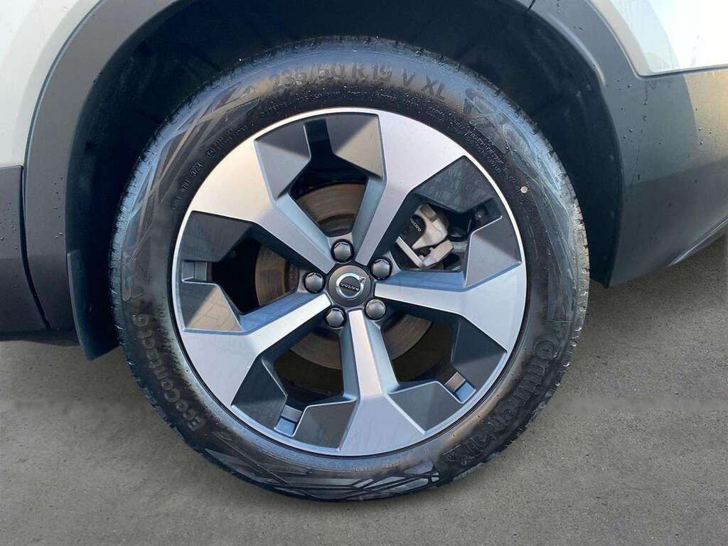 Volvo XC40 2.0 B4p Plus Dark SB75NDK White #6