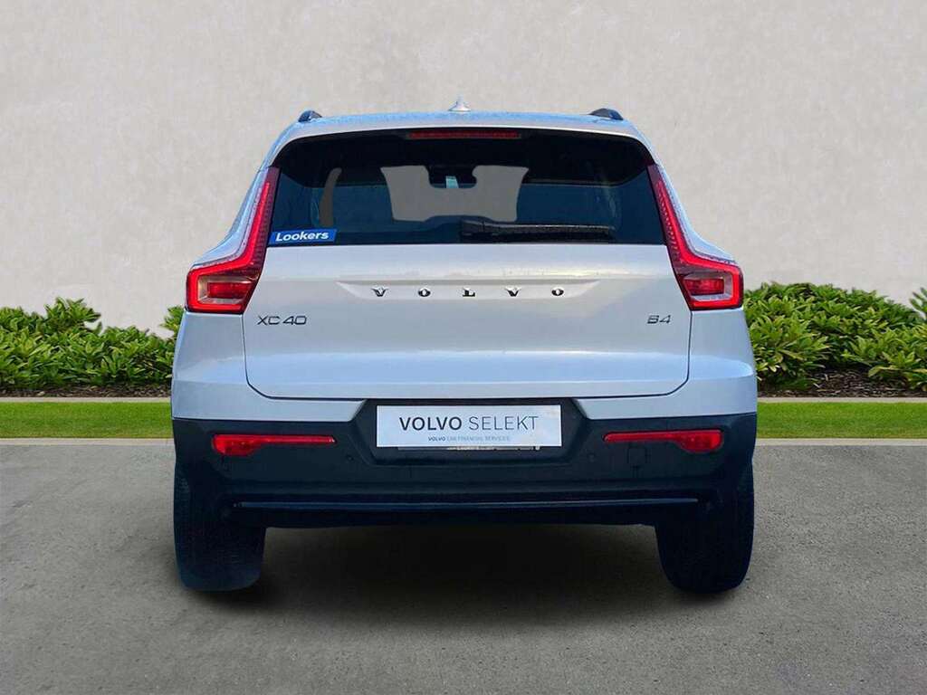 Volvo XC40 2.0 B4p Plus Dark SB75NDK White #4