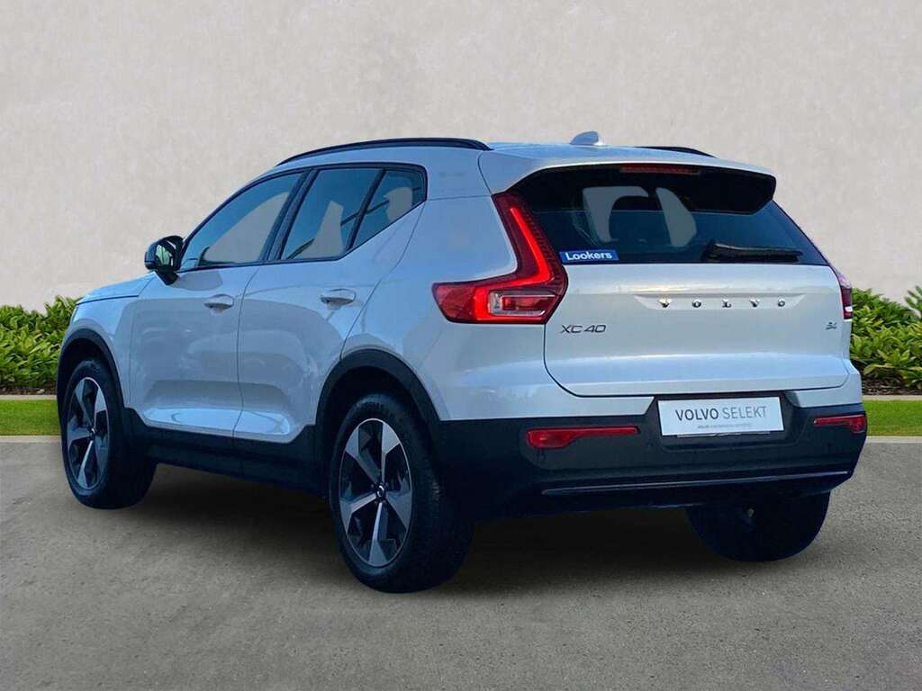 Volvo XC40 2.0 B4p Plus Dark SB75NDK White #2