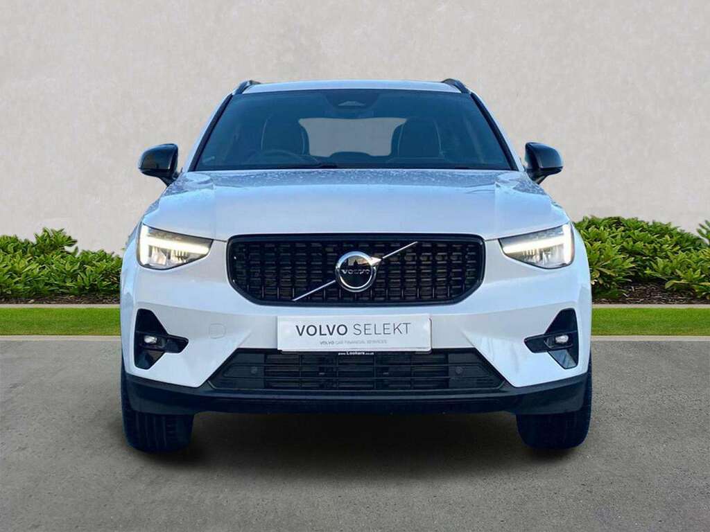 Volvo XC40 2.0 B4p Plus Dark SB75NDK White #5