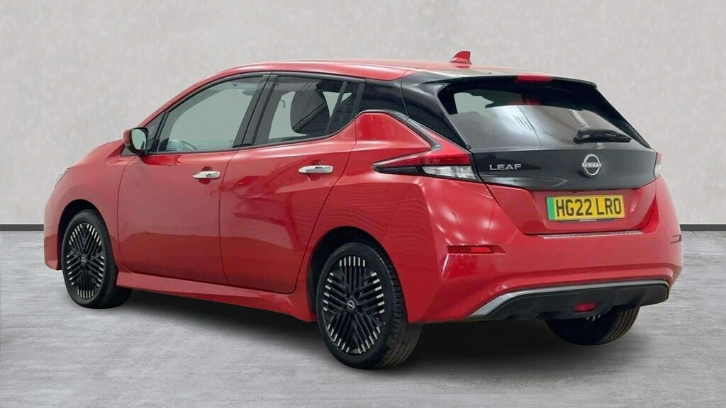 Nissan Leaf 39Kwh N-connecta Hatchback 150 HG22LRO Red #2