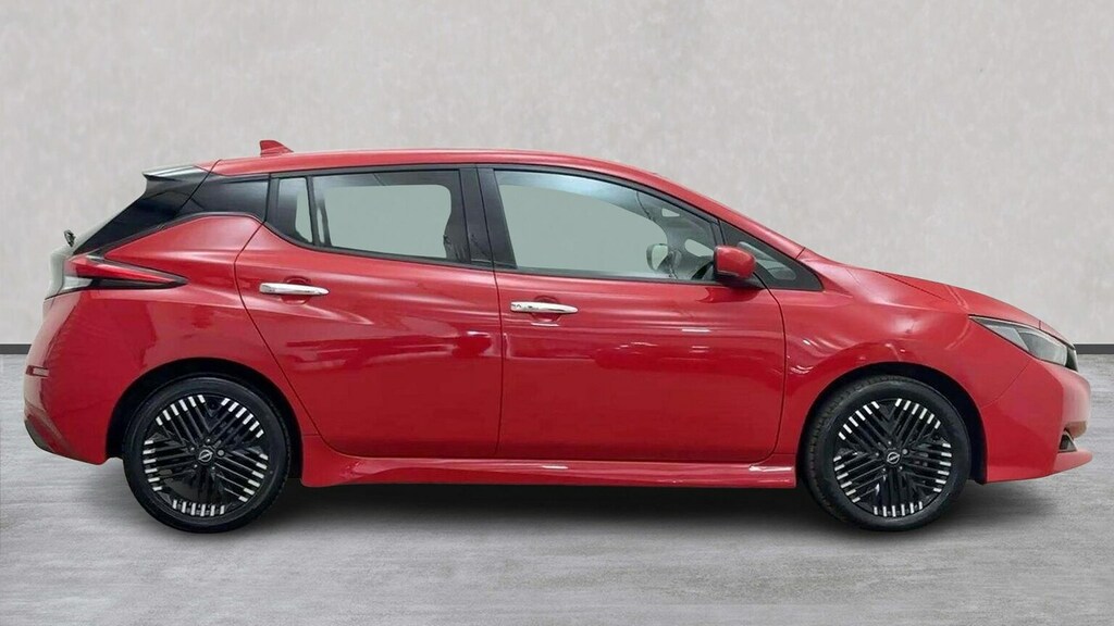 Nissan Leaf 39Kwh N-connecta Hatchback 150 HG22LRO Red #3