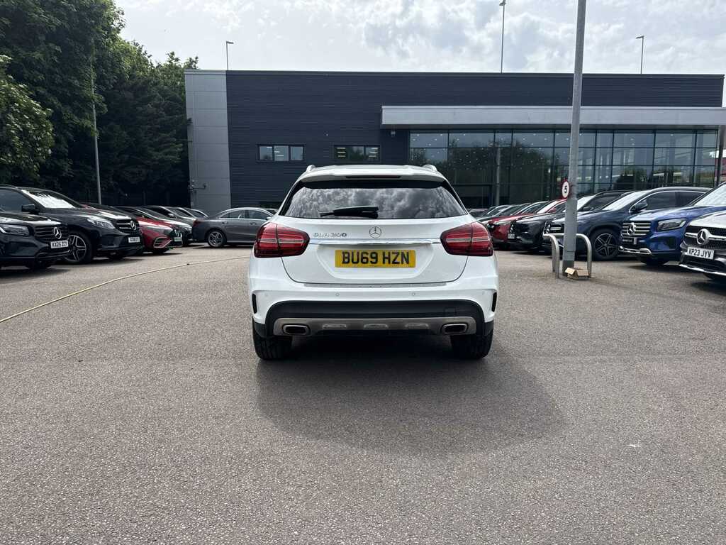 Mercedes-Benz GLA Class Gla 200 Amg Line Edition BU69HZN White #4