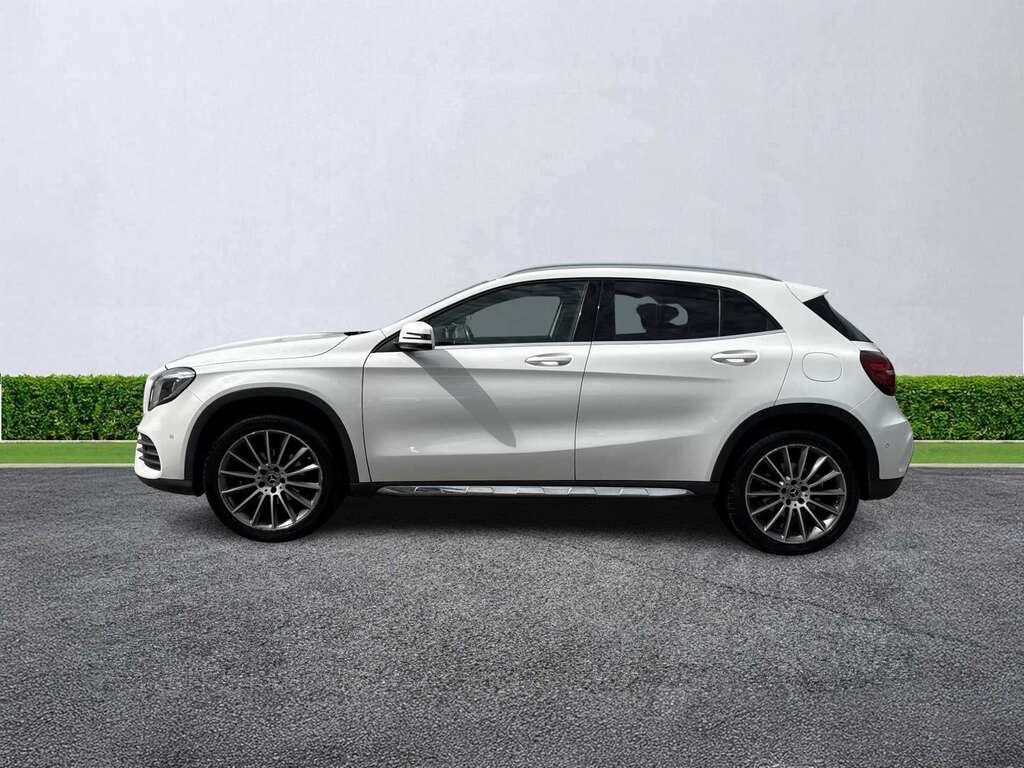 Mercedes-Benz GLA Class Gla 200 Amg Line Edition BU69HZN White #2