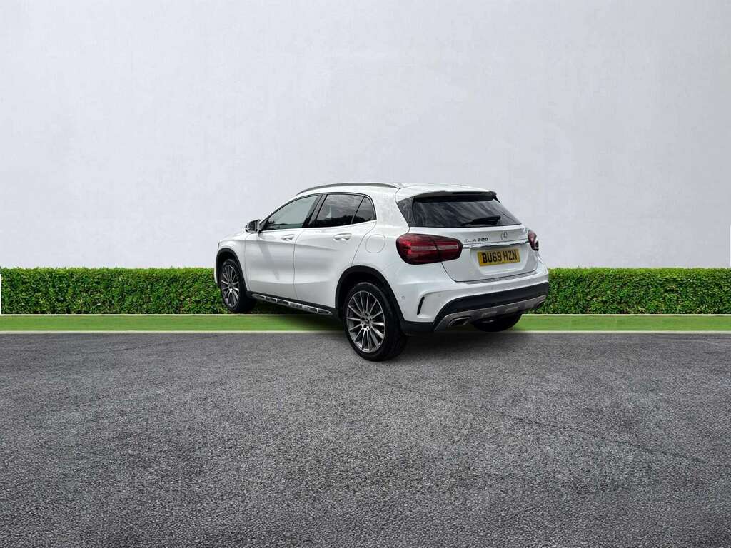 Mercedes-Benz GLA Class Gla 200 Amg Line Edition BU69HZN White #3