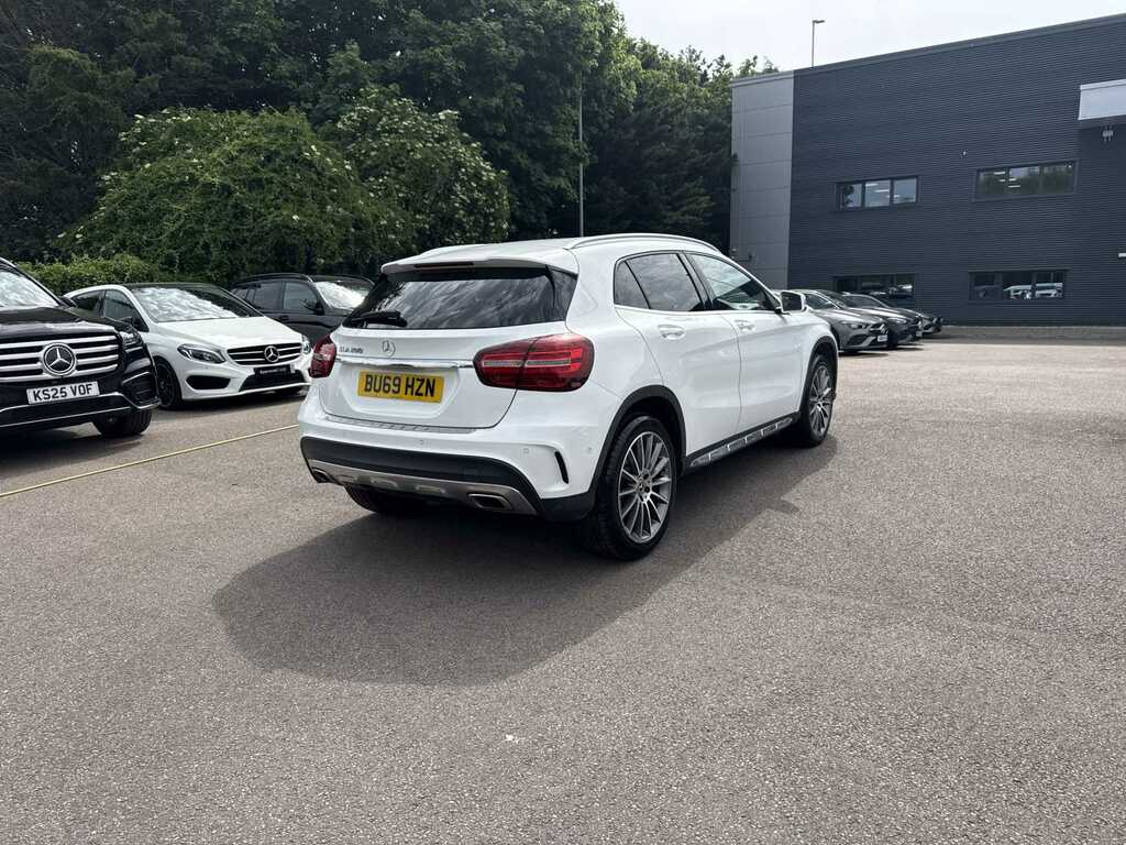 Mercedes-Benz GLA Class Gla 200 Amg Line Edition BU69HZN White #5