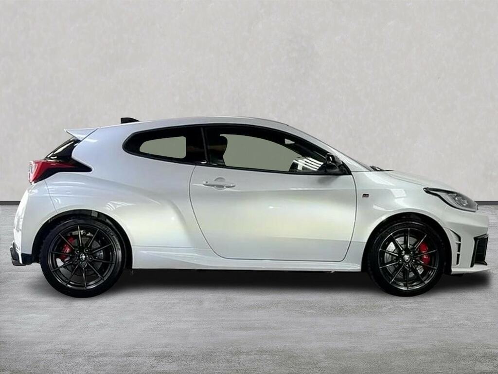 Toyota Yaris 1.6T Awd White #3