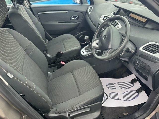 Renault Scenic 1.5 Dci Dynamique Tomtom Mpv Eur HV11GXO Beige #4