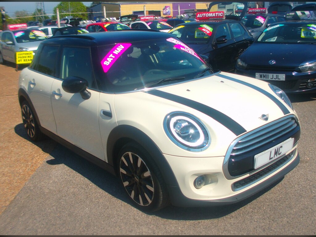 Mini Hatch 1.5 Cooper Exclusive Hatchback E White
