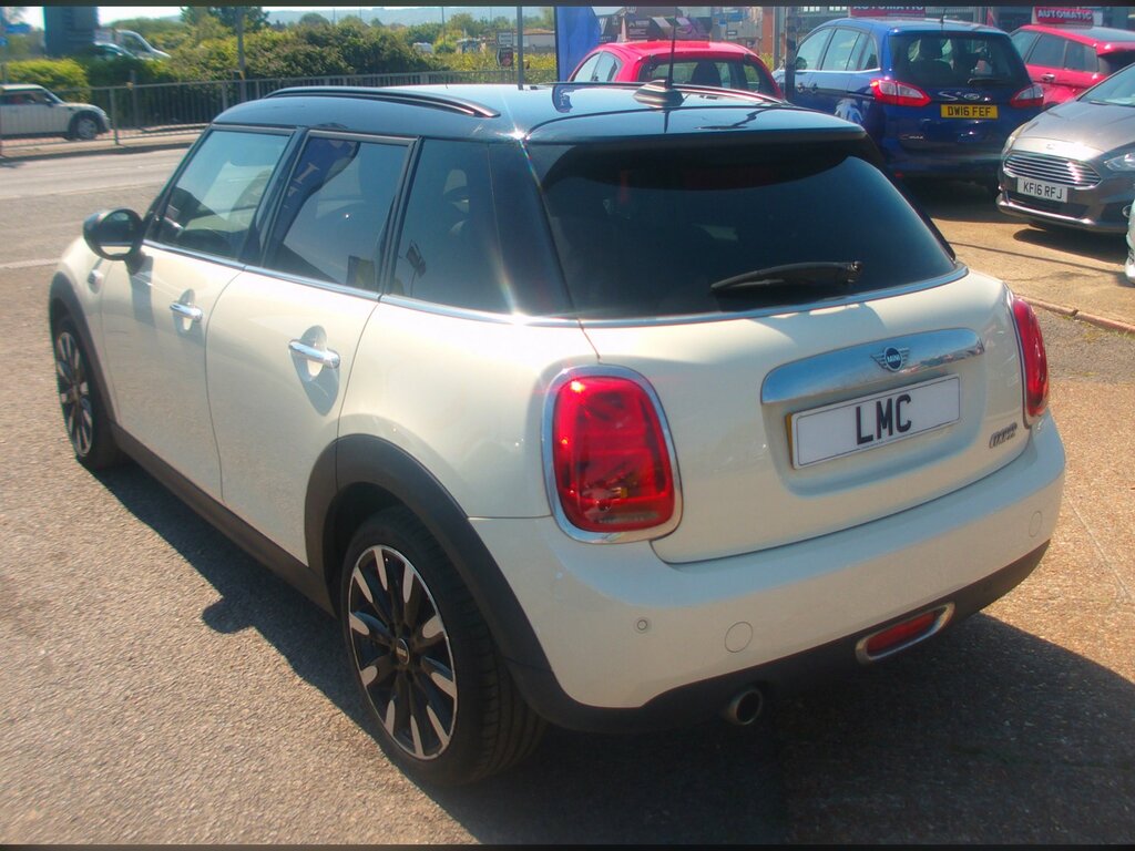 Mini Hatch 1.5 Cooper Exclusive Hatchback E K24LUC White #4