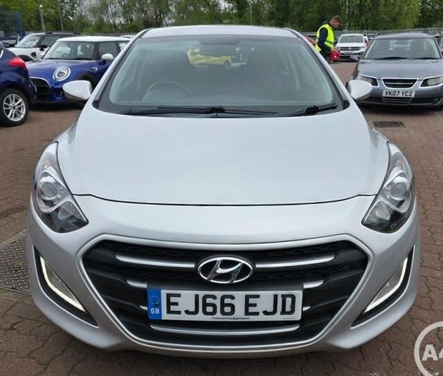 Hyundai I30 1.4 Blue Drive Se Hatchback Euro Silver #3