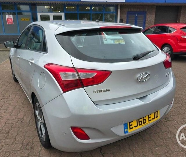 Hyundai I30 1.4 Blue Drive Se Hatchback Euro Silver #2