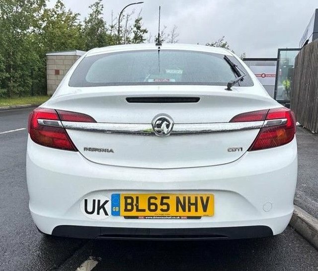 Vauxhall Insignia 2.0 Cdti Energy Hatchback Euro 5 BL65NHV White #4