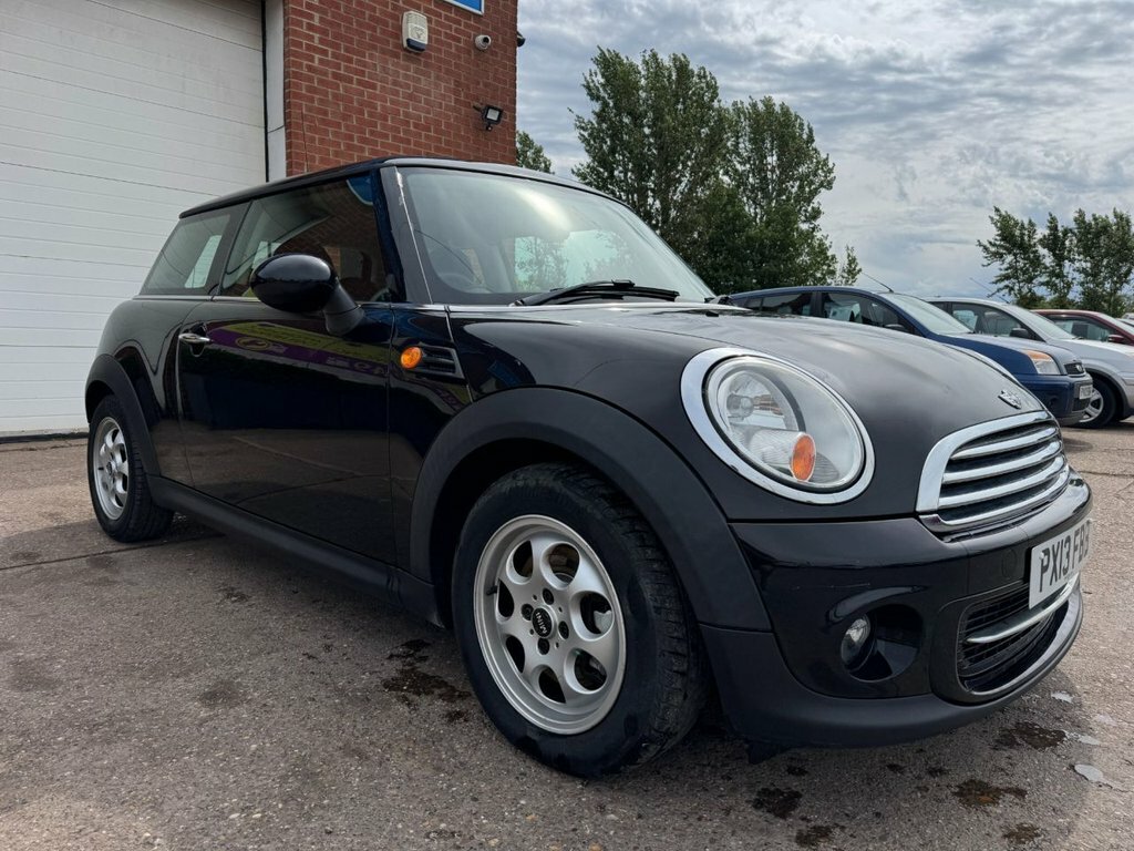 Mini Hatch 1.6L Cooper Black