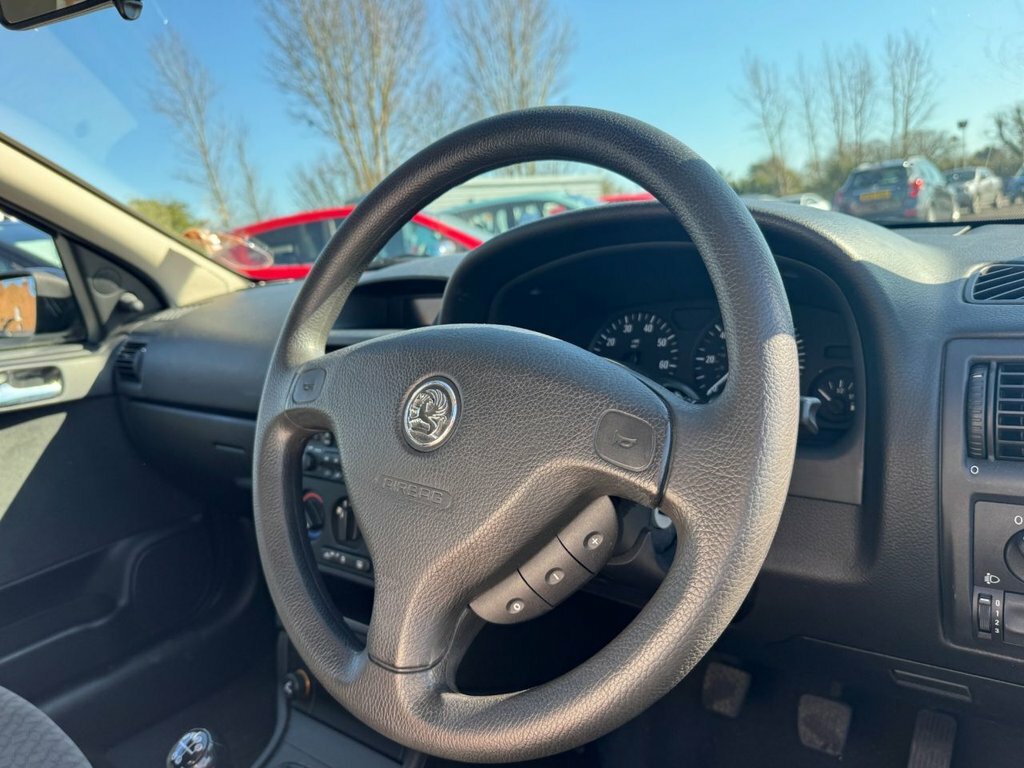 Vauxhall Astra 1.6 Elegance 16V 99 Bhp Red #47