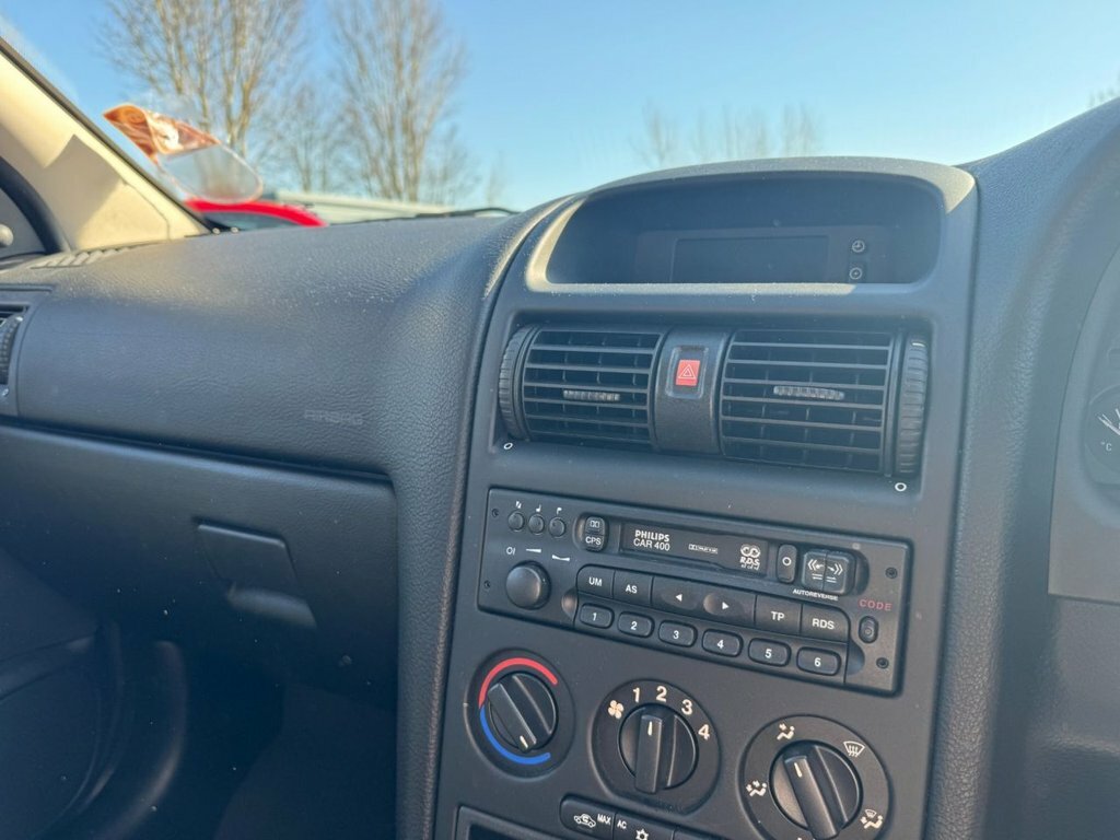 Vauxhall Astra 1.6 Elegance 16V 99 Bhp Red #43
