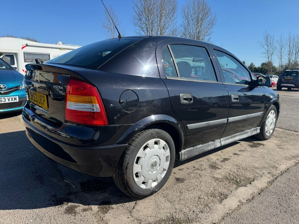 Vauxhall Astra 1.6L Club Black #3
