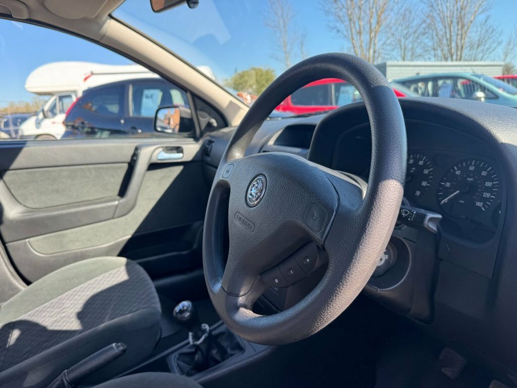 Vauxhall Astra 1.6 Elegance 16V 99 Bhp Red #36