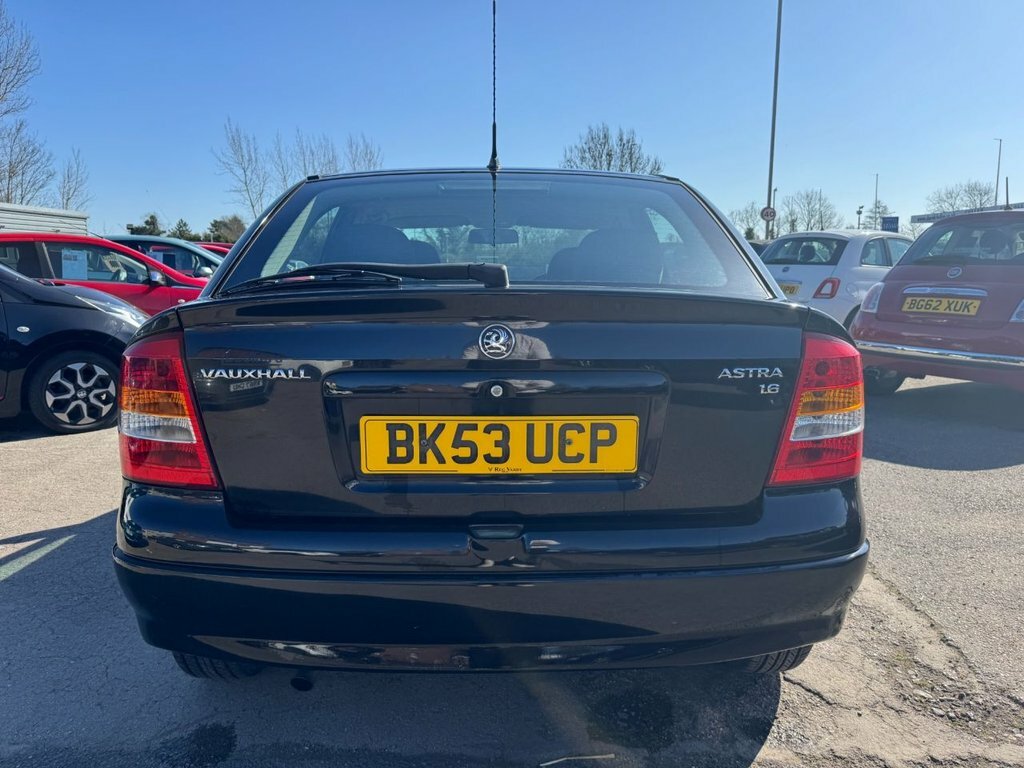 Vauxhall Astra 1.6L Club Black #4