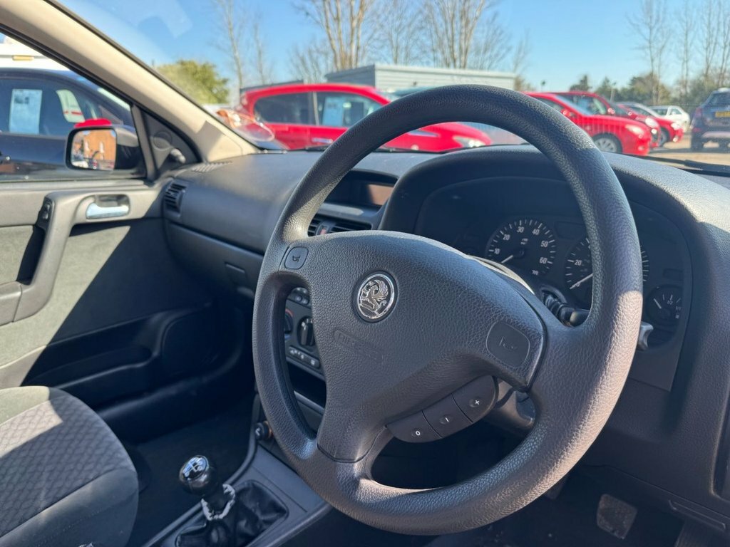 Vauxhall Astra 1.6 Elegance 16V 99 Bhp Red #37