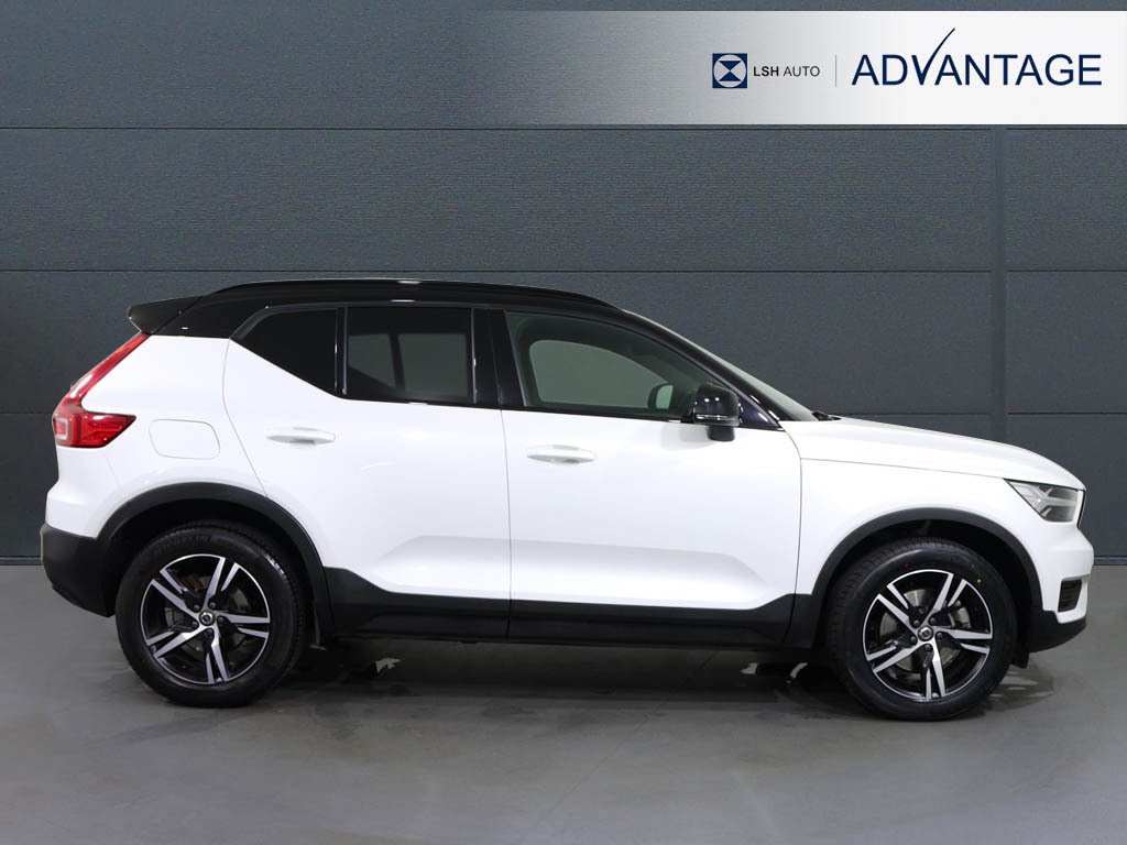 Volvo XC40 2.0 B4p R Design DS71ECZ White #3