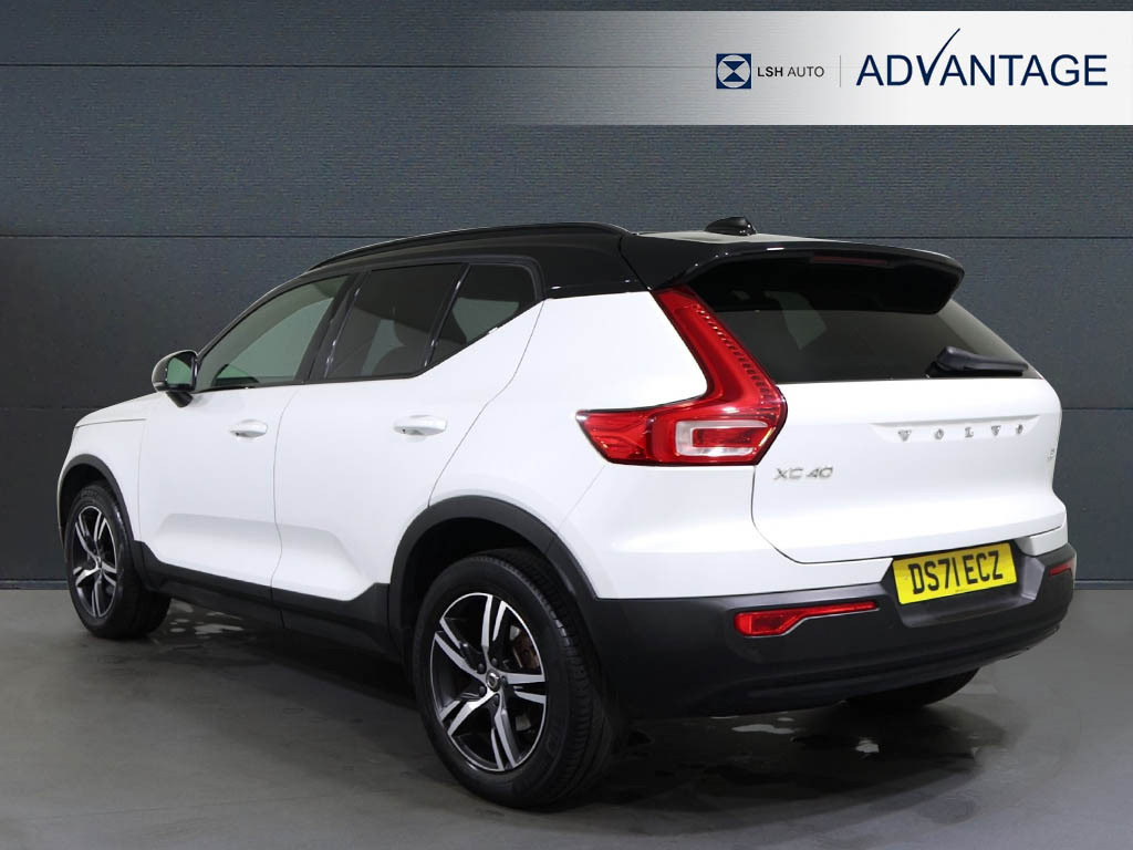 Volvo XC40 2.0 B4p R Design DS71ECZ White #2