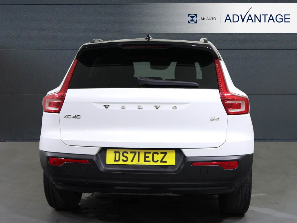 Volvo XC40 2.0 B4p R Design DS71ECZ White #5