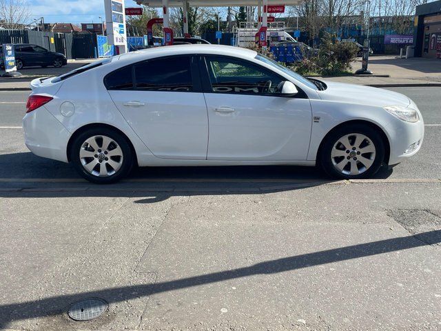 Vauxhall Insignia 1.8 16V Sri Euro SC61FBD White #4