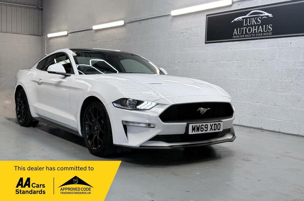 Ford Mustang 2.3T Ecoboost Fastback Selshift Euro 6 White