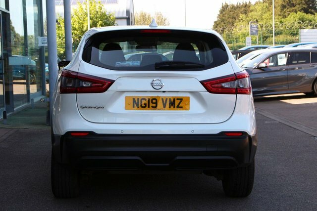 Nissan Qashqai 1.3 Dig-t Acenta Premium Suv Dct E NG19VMZ White #6