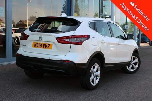 Nissan Qashqai 1.3 Dig-t Acenta Premium Suv Dct E NG19VMZ White #3