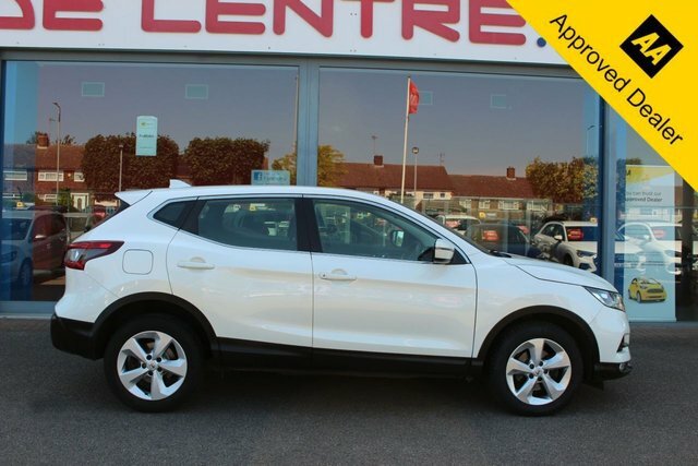 Nissan Qashqai 1.3 Dig-t Acenta Premium Suv Dct E NG19VMZ White #2