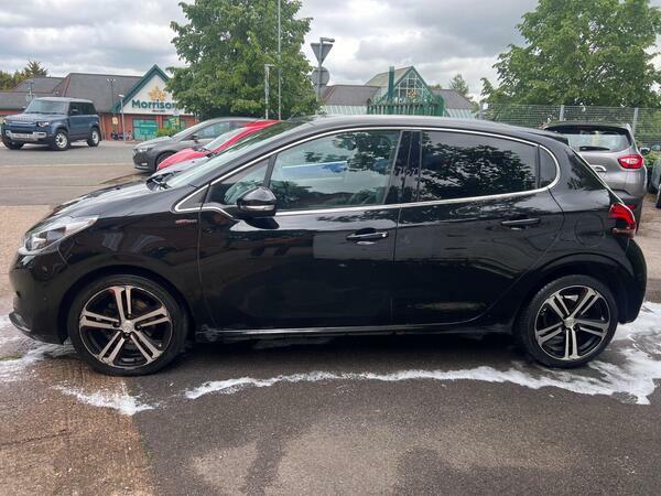 Peugeot 208 1.2 Puretech Gt Line Euro 6 Ss HW18FMZ Black #2