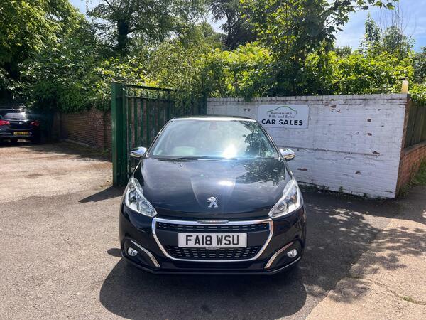 Peugeot 208 1.2 Puretech Allure Premium Euro 6 Ss FA18WSU Black #2